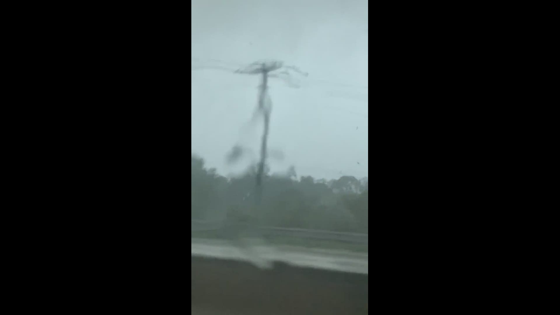 A First Coast News viewer captured what appears to be a tornado while driving on I-95 at University.
Credit: Eric Livingston