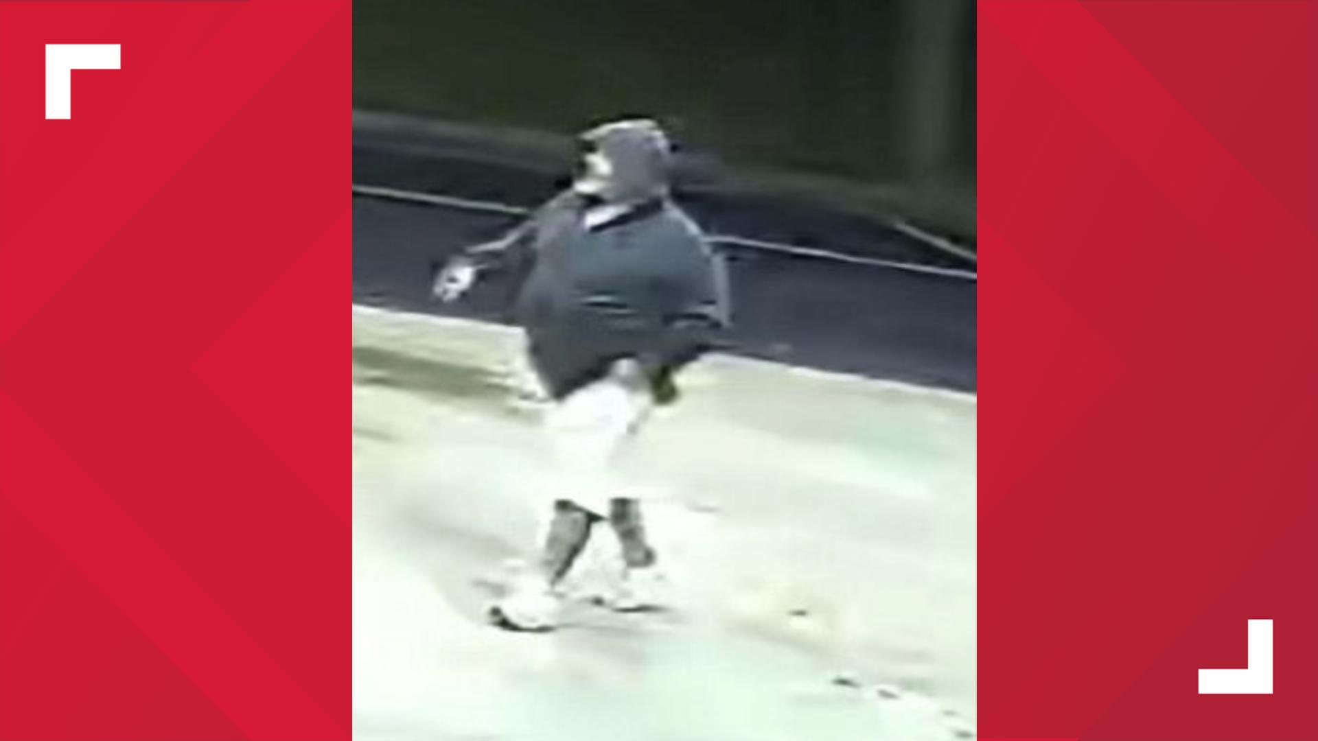 Woman chases down suspect after kidnapping child, pulls him out